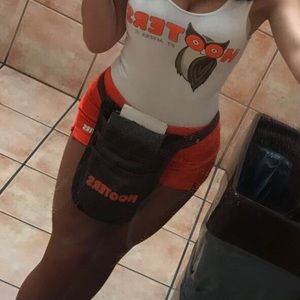 Hooters outfit